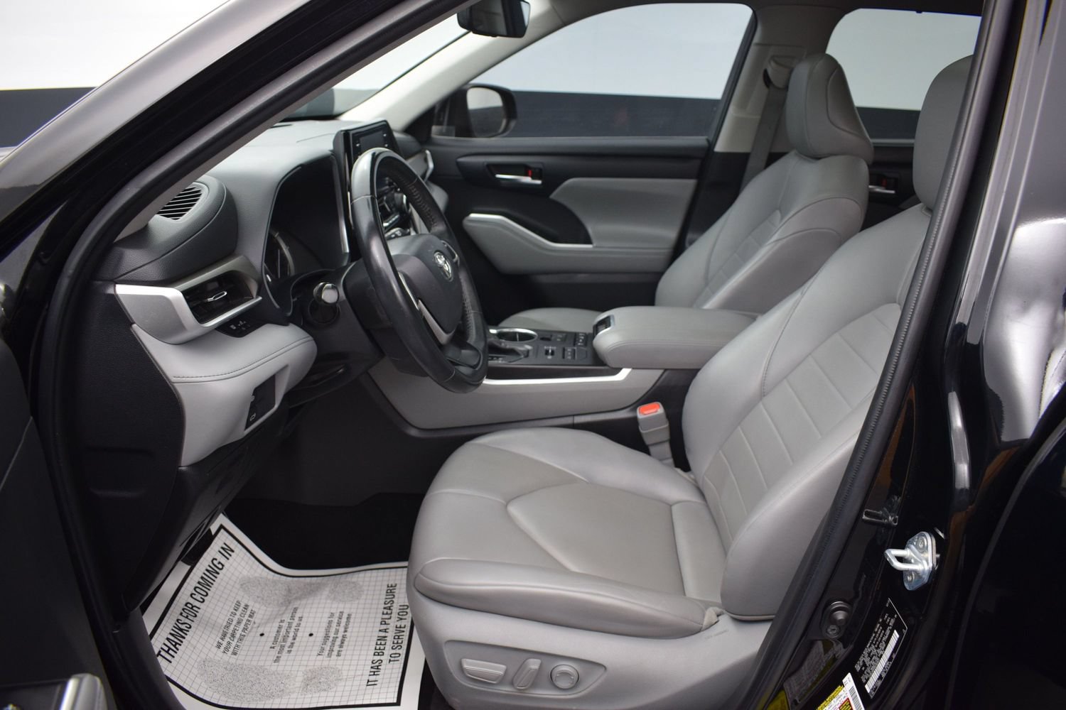 Used 2022 Toyota Highlander XLE AWD/4WD image 16