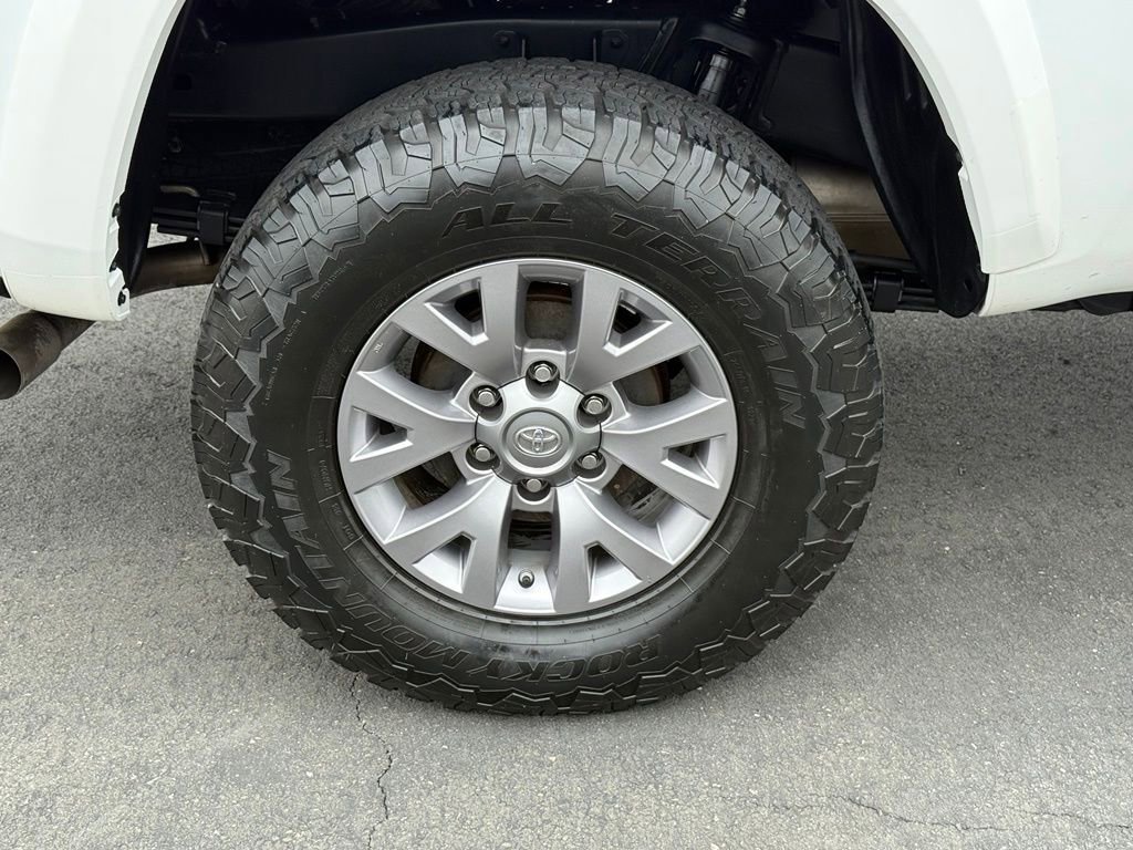 Certified 2018 Toyota Tacoma SR5 RWD image 14