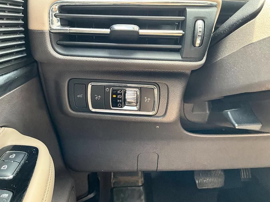 Used 2020 Lincoln Corsair AWD w/ Premium Package image 15