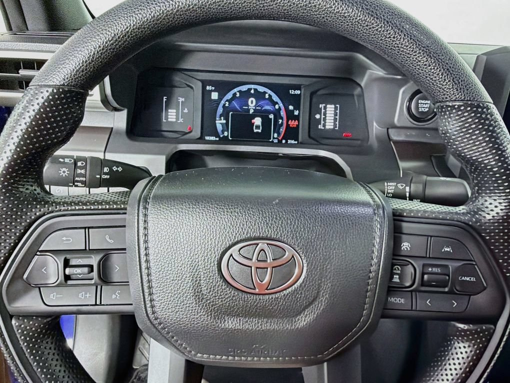 Used 2025 Toyota Tacoma SR5 AWD/4WD image 16