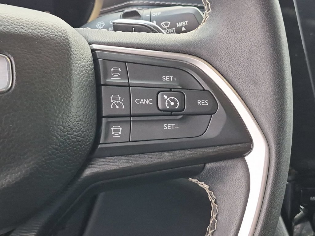 Used 2024 Jeep Grand Cherokee Laredo AWD/4WD image 20
