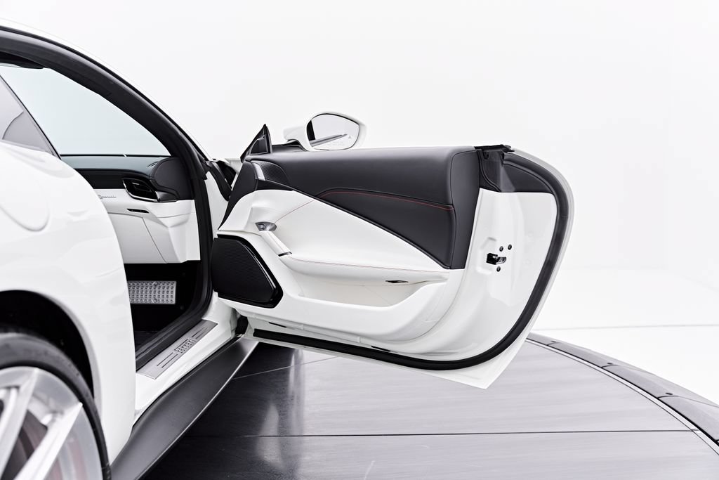 Used 2022 Ferrari Roma RWD image 38