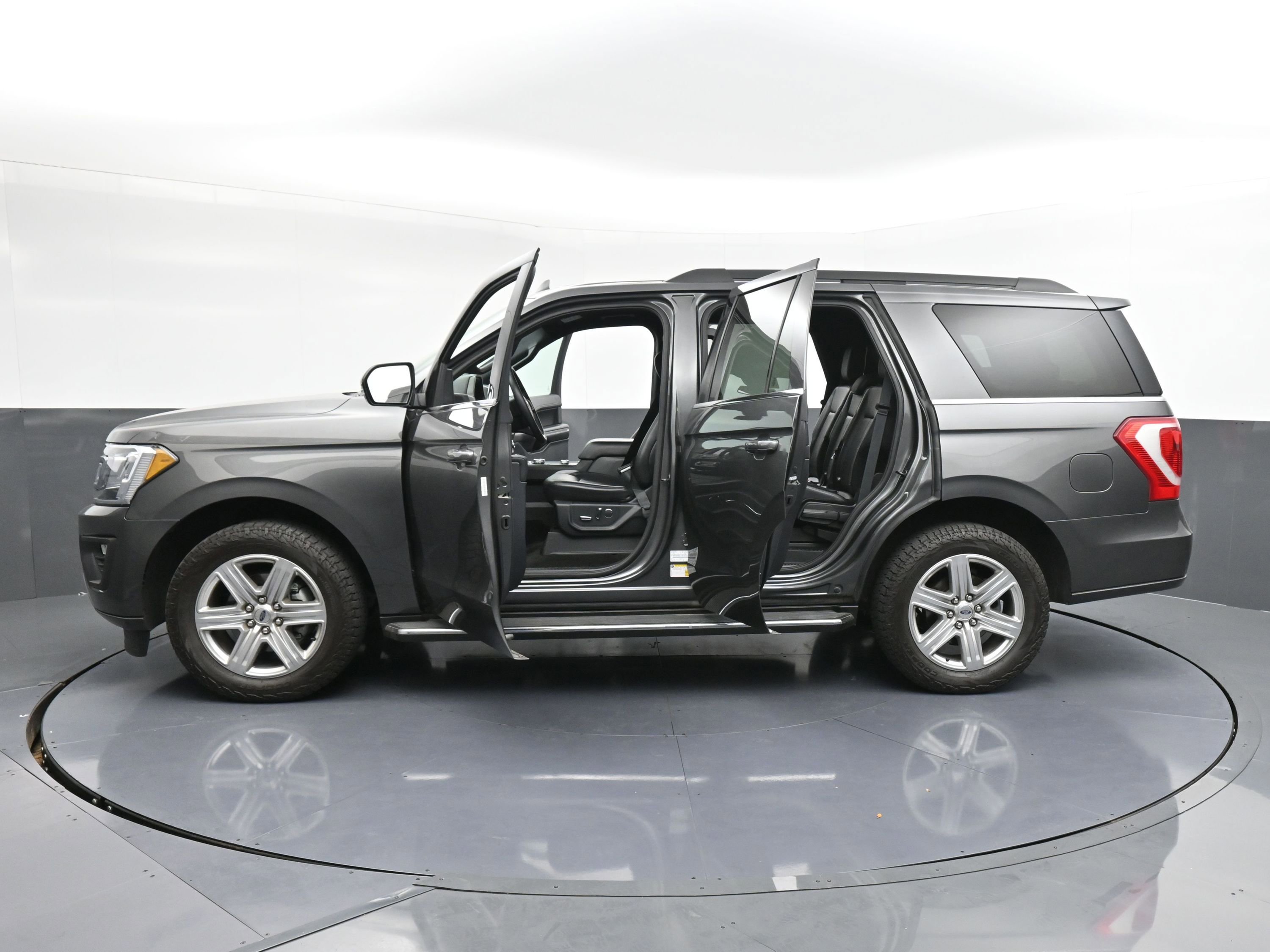 Used 2019 Ford Expedition XLT w/ Equipment Group 202A image 39