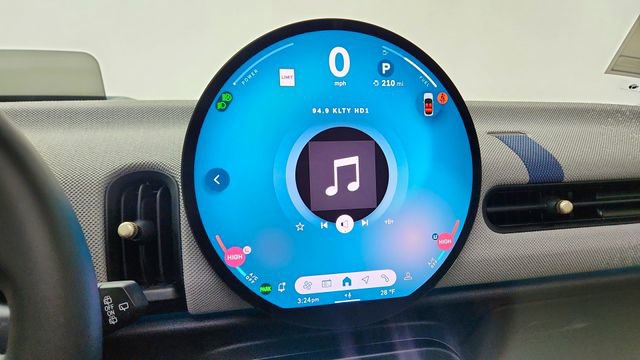 Used 2025 MINI Cooper 4-Door Hardtop image 43