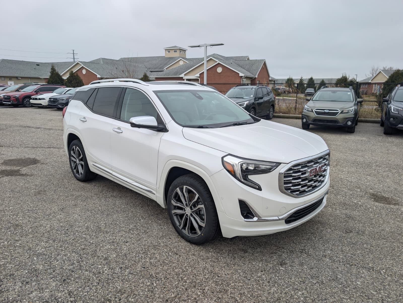Used 2020 GMC Terrain Denali w/ Denali Premium Package AWD/4WD image 5