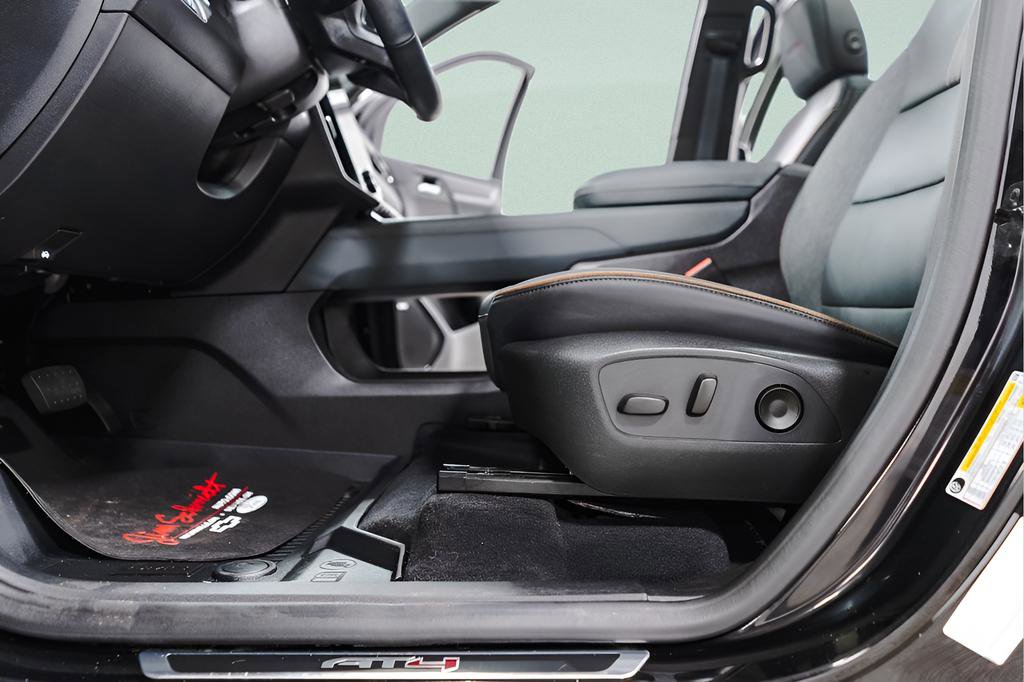 Used 2025 GMC Acadia AT4 w/ Luxury Package image 26