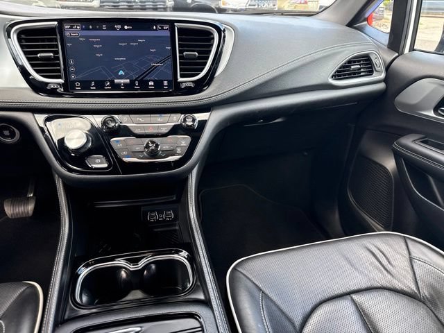 Used 2025 Chrysler Pacifica Limited FWD image 26