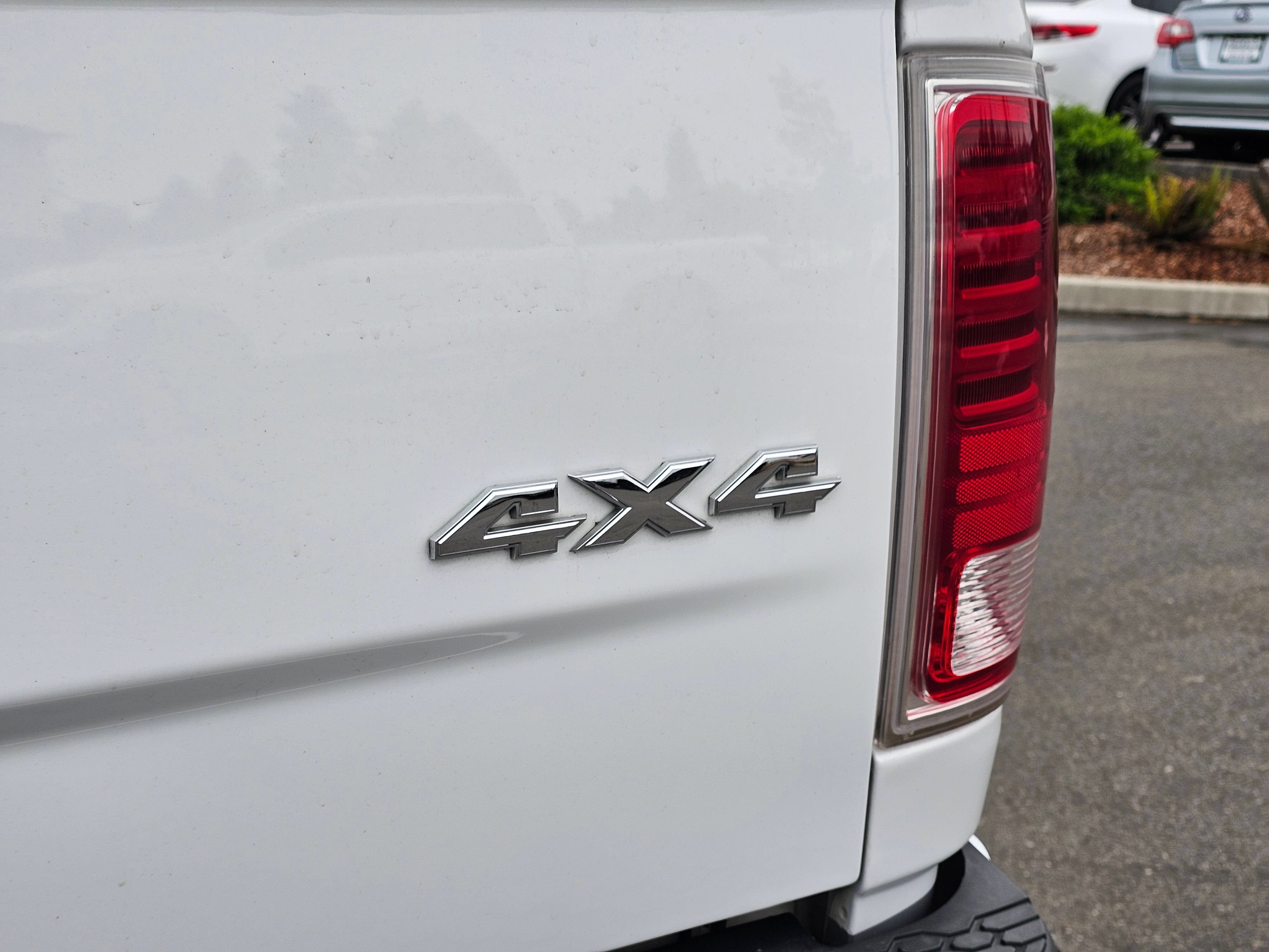 Used 2018 RAM 1500 Laramie AWD/4WD image 12