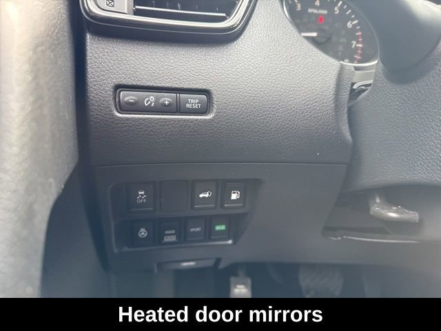 Used 2018 Nissan Rogue SV image 18