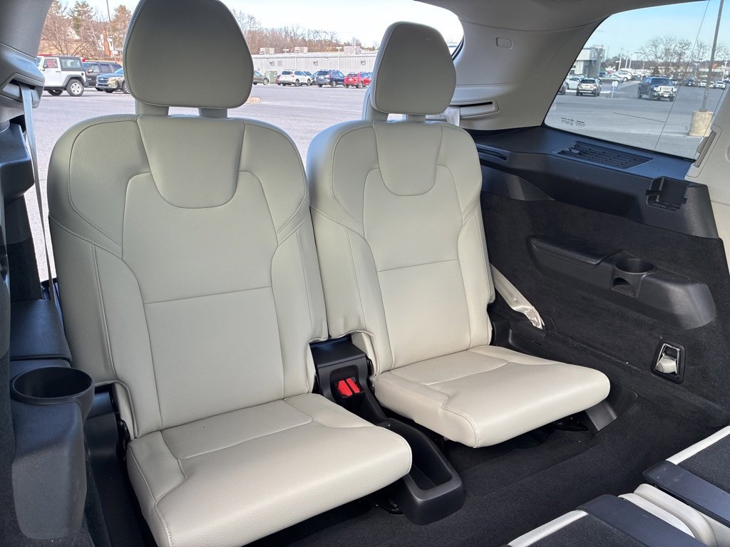 Used 2017 Volvo XC90 T6 Momentum w/ Vision Package image 30