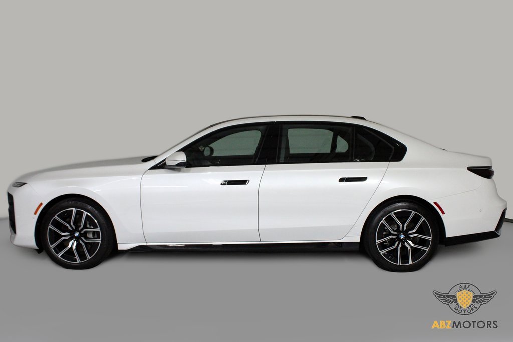 Used 2025 BMW 740i image 5