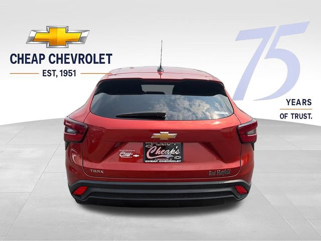 Used 2024 Chevrolet Trax LS w/ LS Convenience Package FWD image 4
