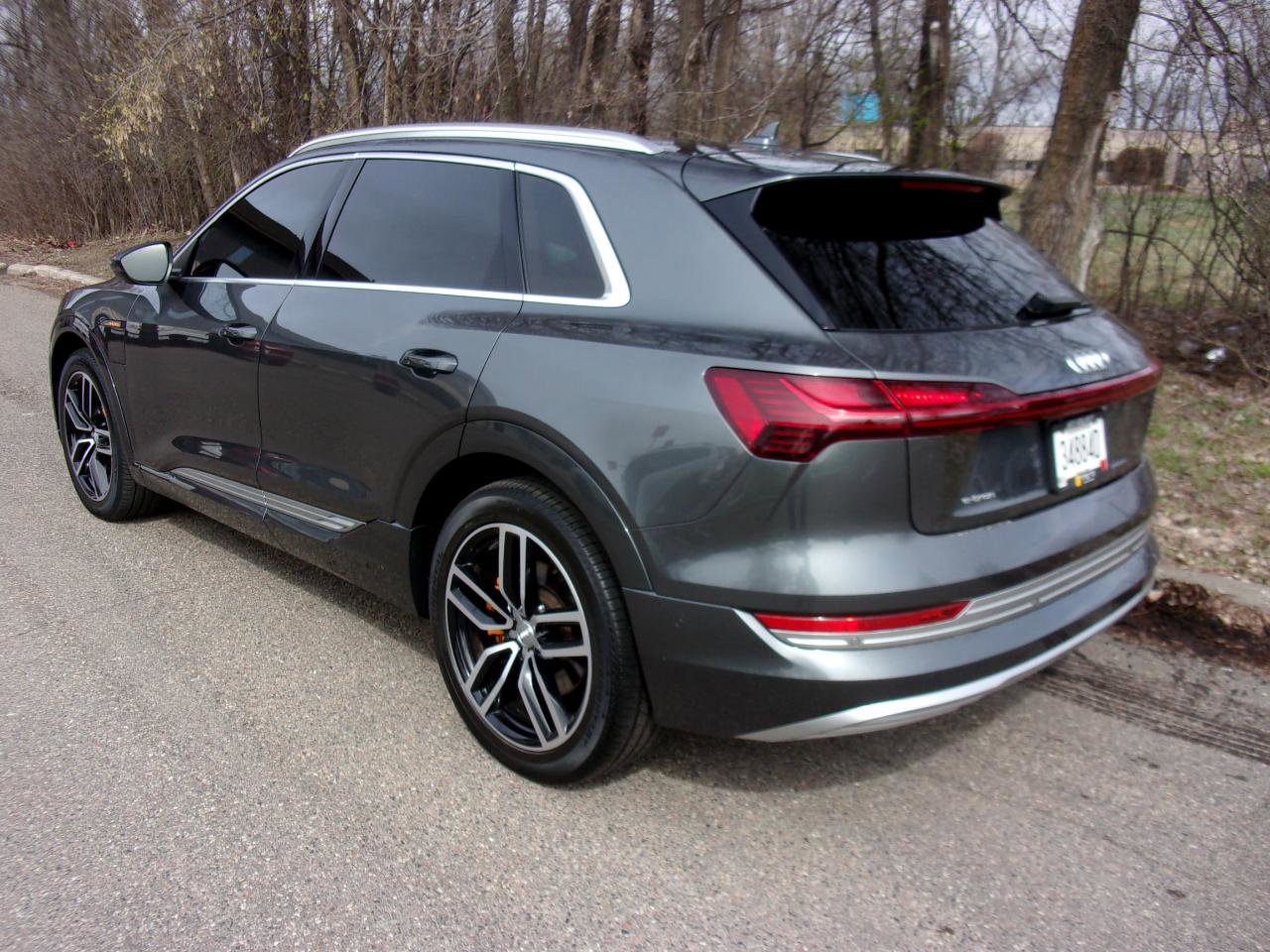 Used 2019 Audi e-tron Prestige w/ Prestige Package AWD/4WD image 3