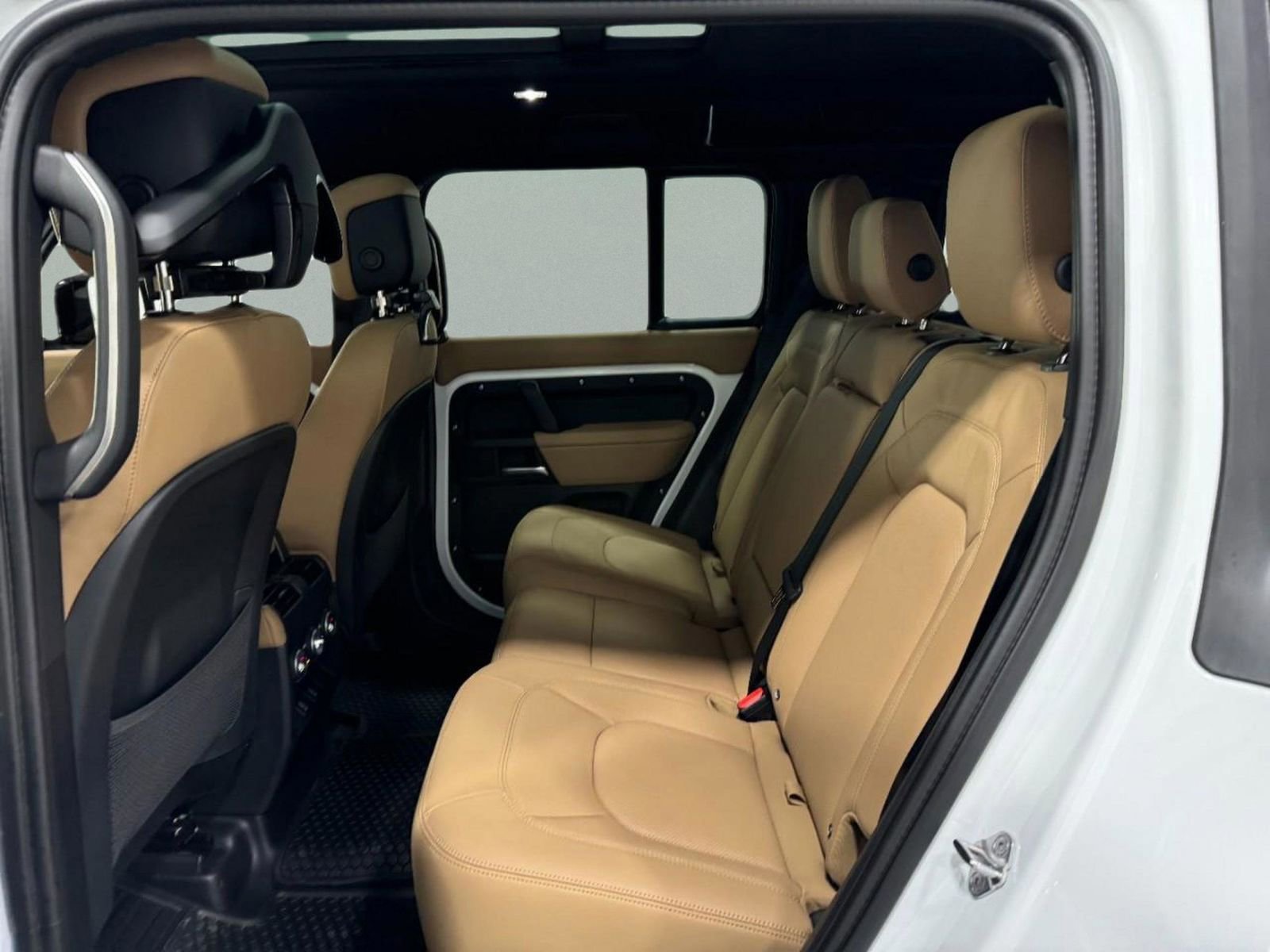 New 2026 Land Rover Defender 110 X-Dynamic SE image 9