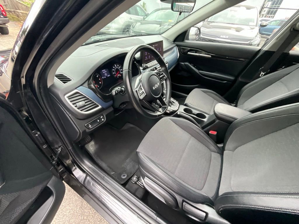 Used 2023 Kia Seltos S w/ Navigation Package image 7