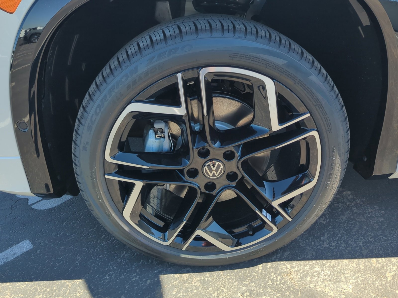 New 2026 Volkswagen Tiguan SEL R-Line image 25