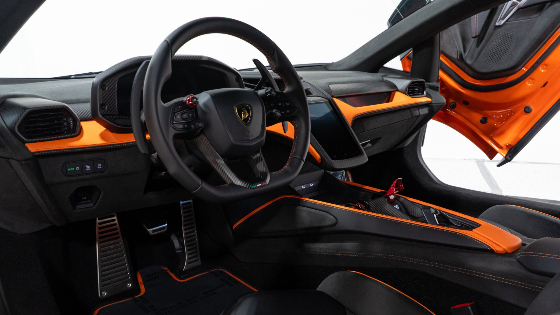 Used 2025 Lamborghini Revuelto image 49