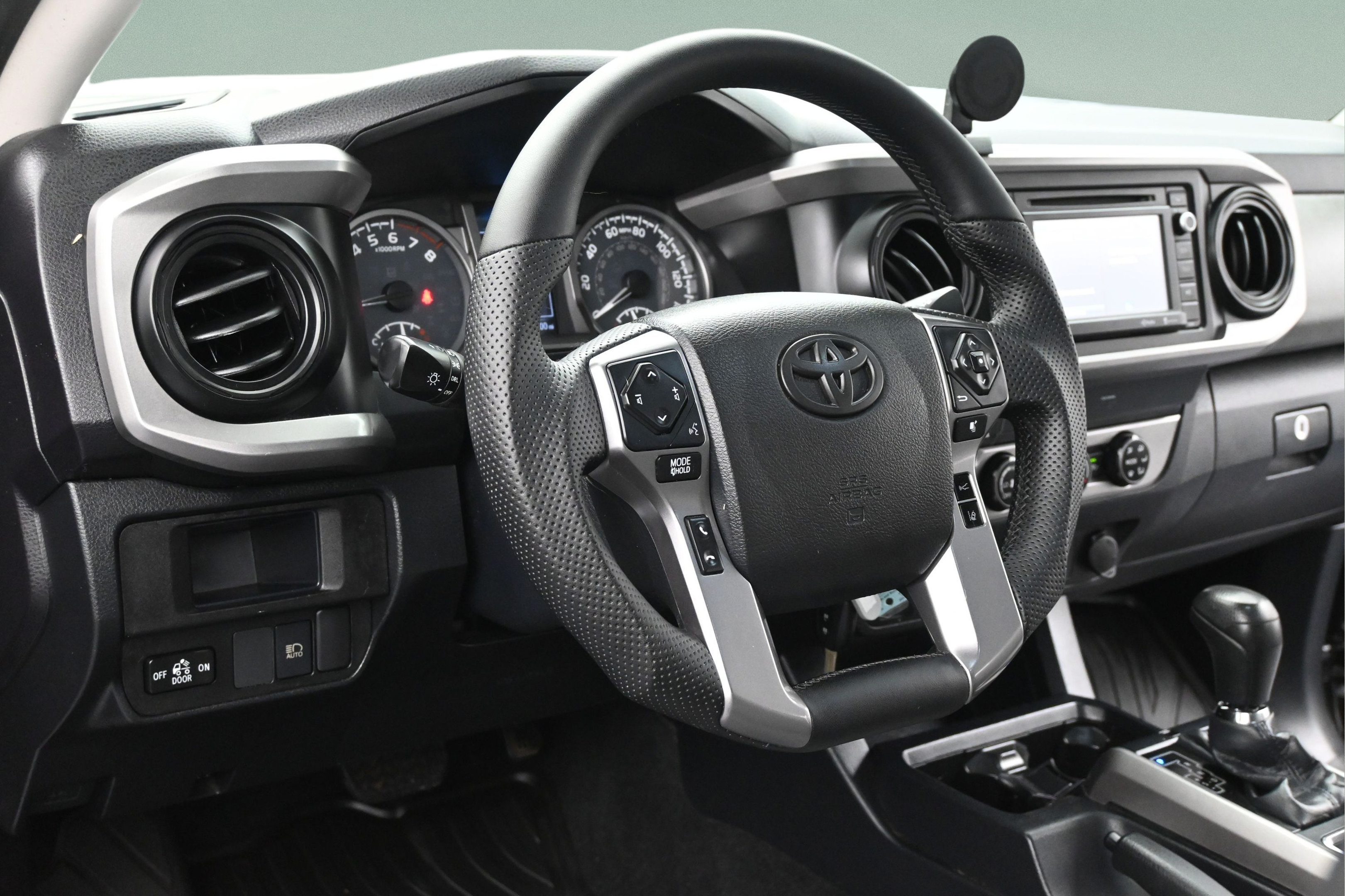 Used 2019 Toyota Tacoma SR5 AWD/4WD image 13