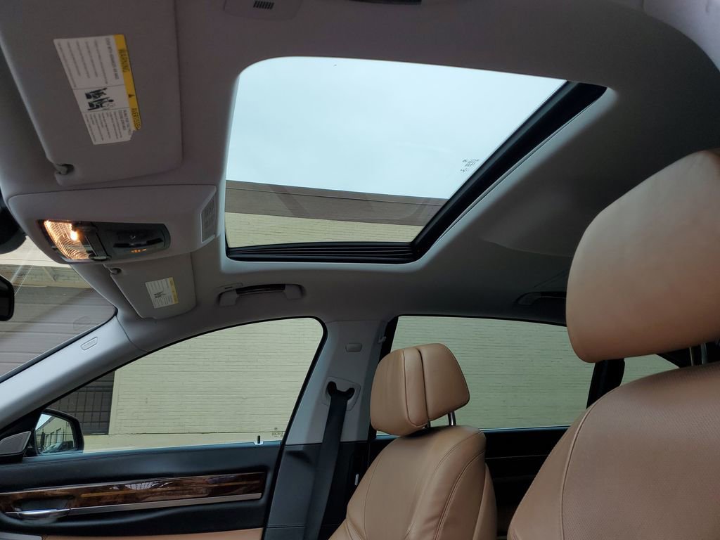 Used 2014 BMW 750Li image 9