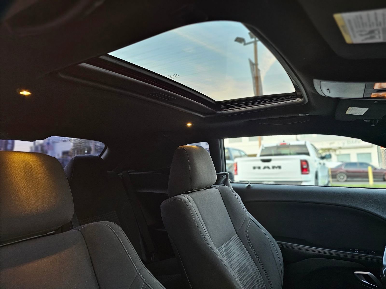 Used 2018 Dodge Challenger R/T image 28