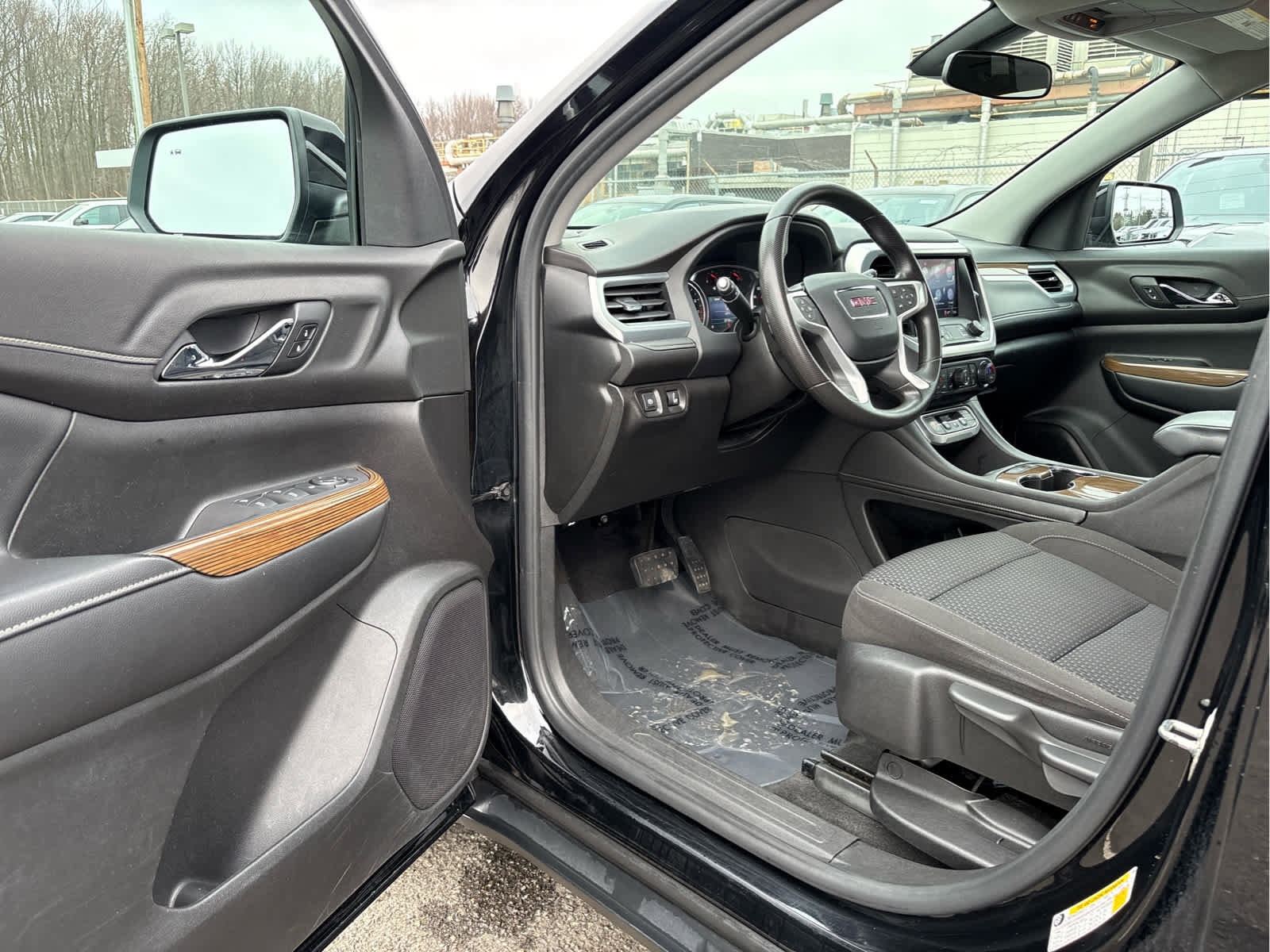 Used 2021 GMC Acadia SLE image 15