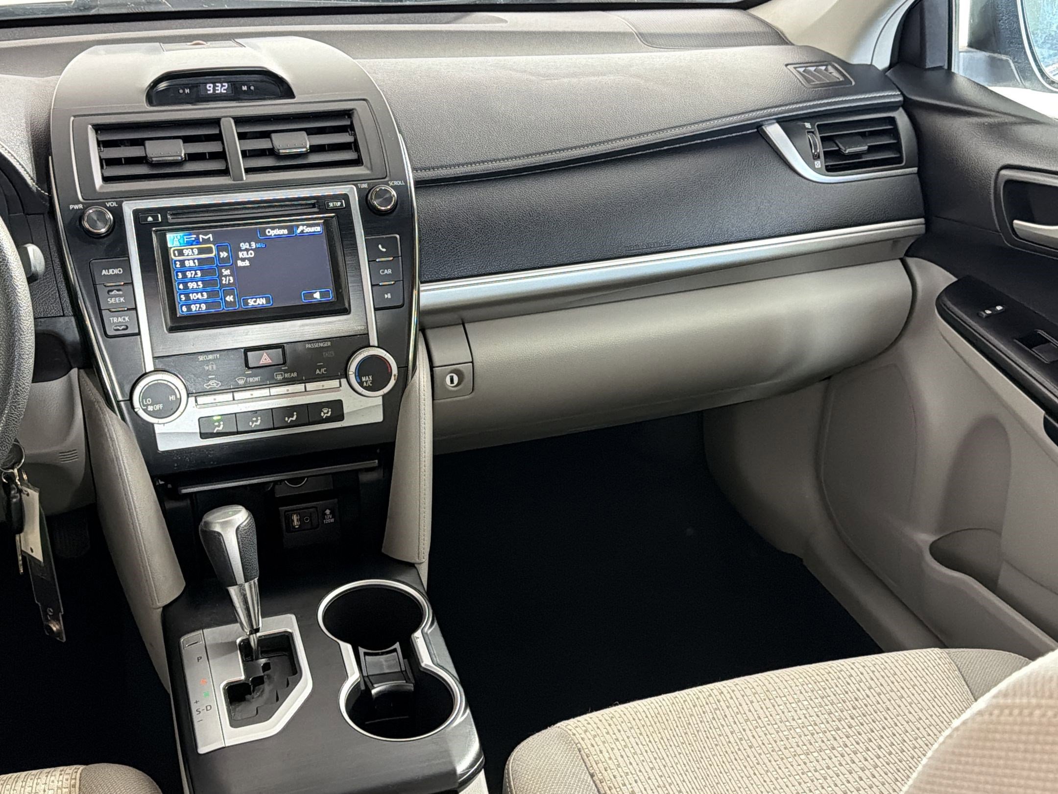 Used 2012 Toyota Camry LE image 25