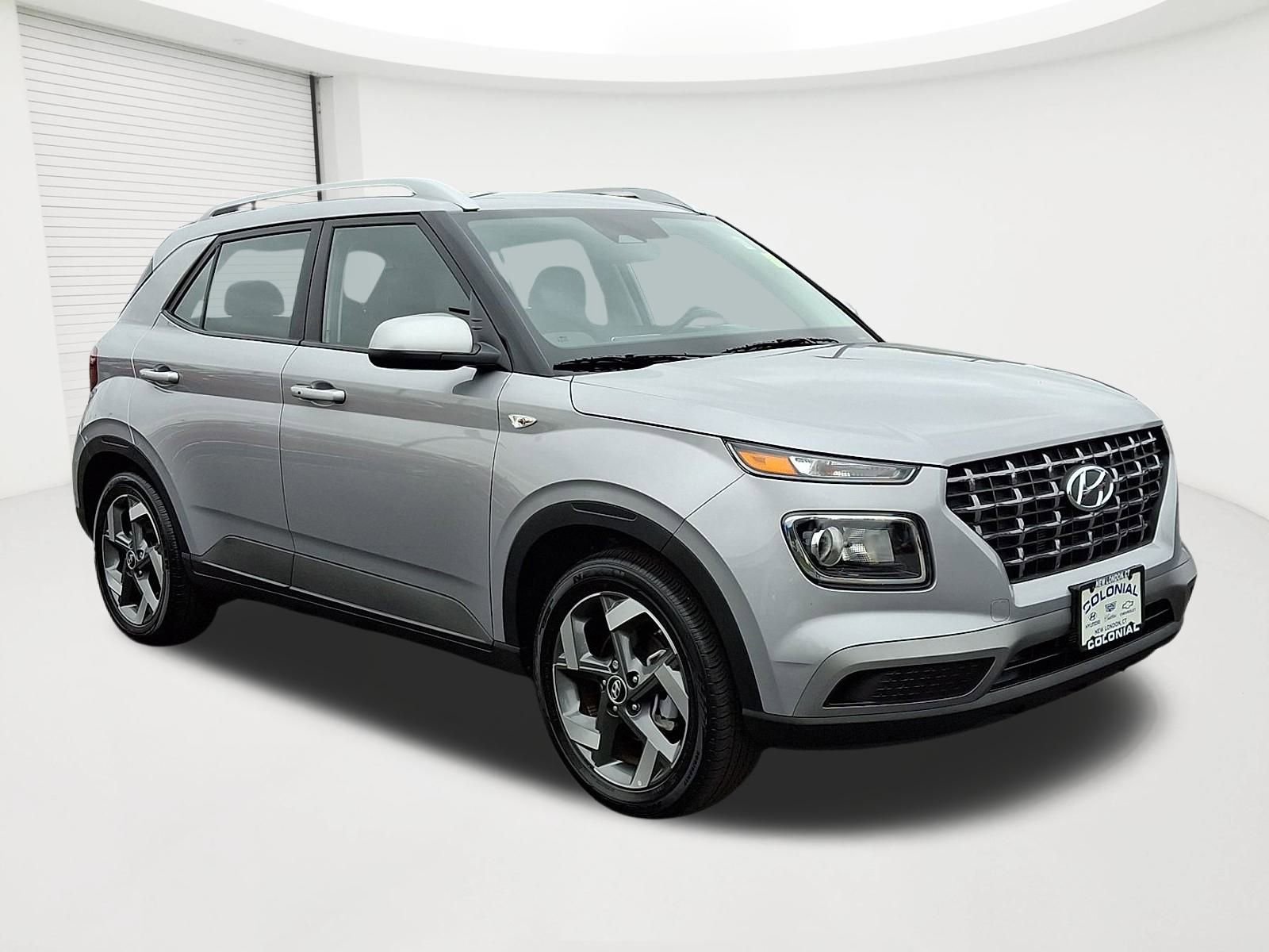 Used 2025 Hyundai Venue SEL image 3