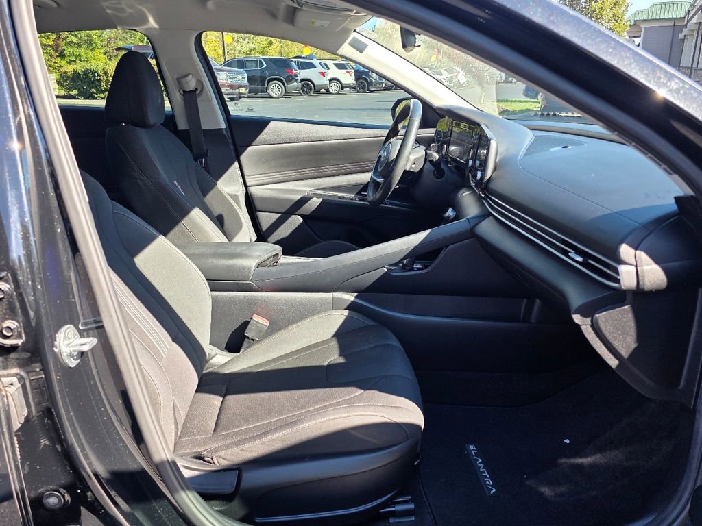 Used 2022 Hyundai Elantra SEL w/ Convenience Package image 39