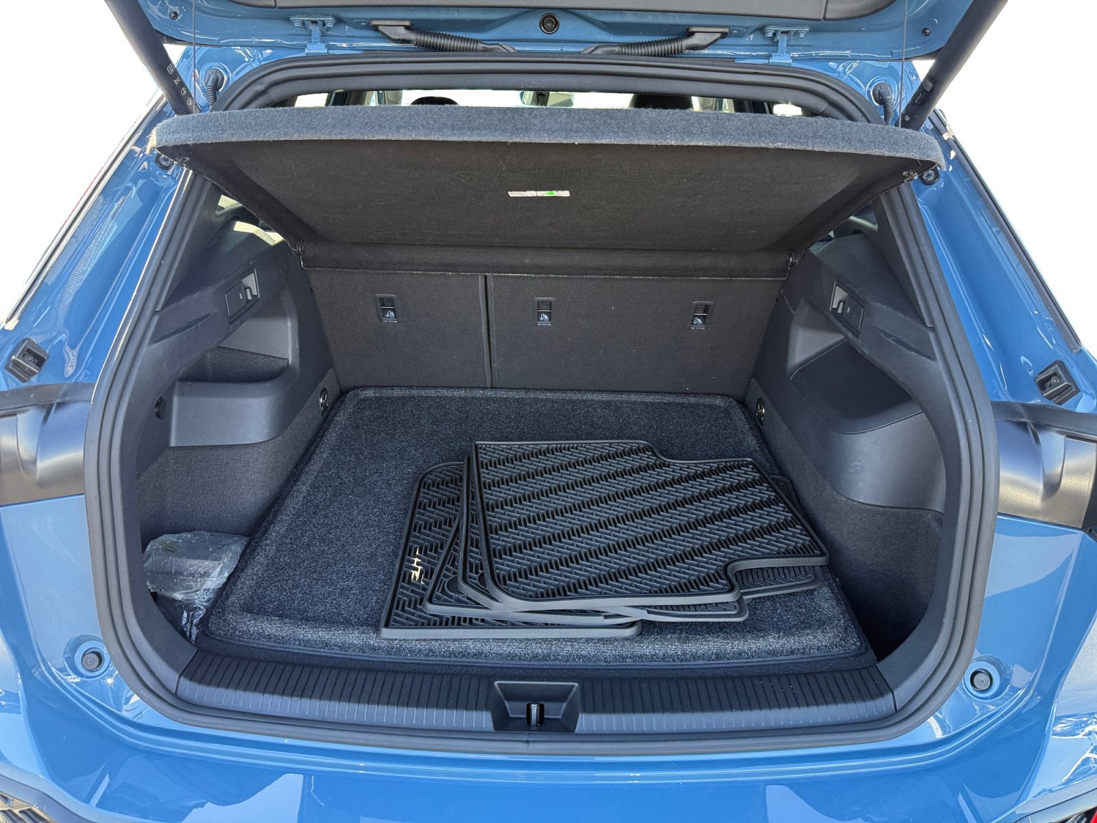 Certified 2025 Volkswagen Tiguan SEL R-Line AWD/4WD image 17
