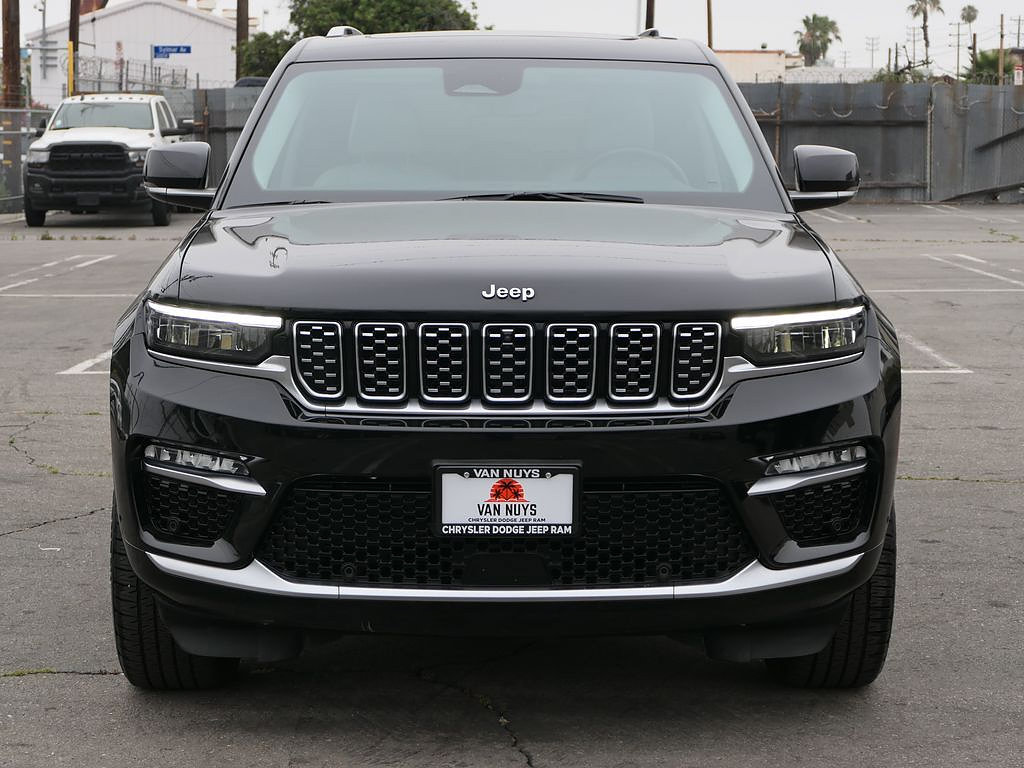 Used 2023 Jeep Grand Cherokee Summit w/ Luxury Tech Group V AWD/4WD image 6