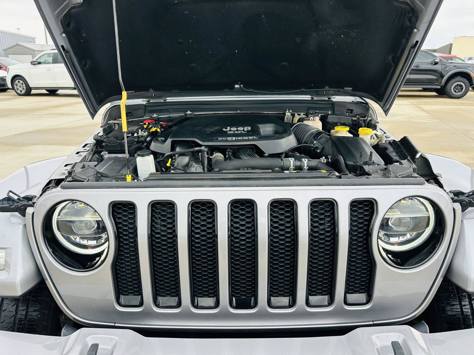 Used 2021 Jeep Wrangler Unlimited Sahara AWD/4WD image 40