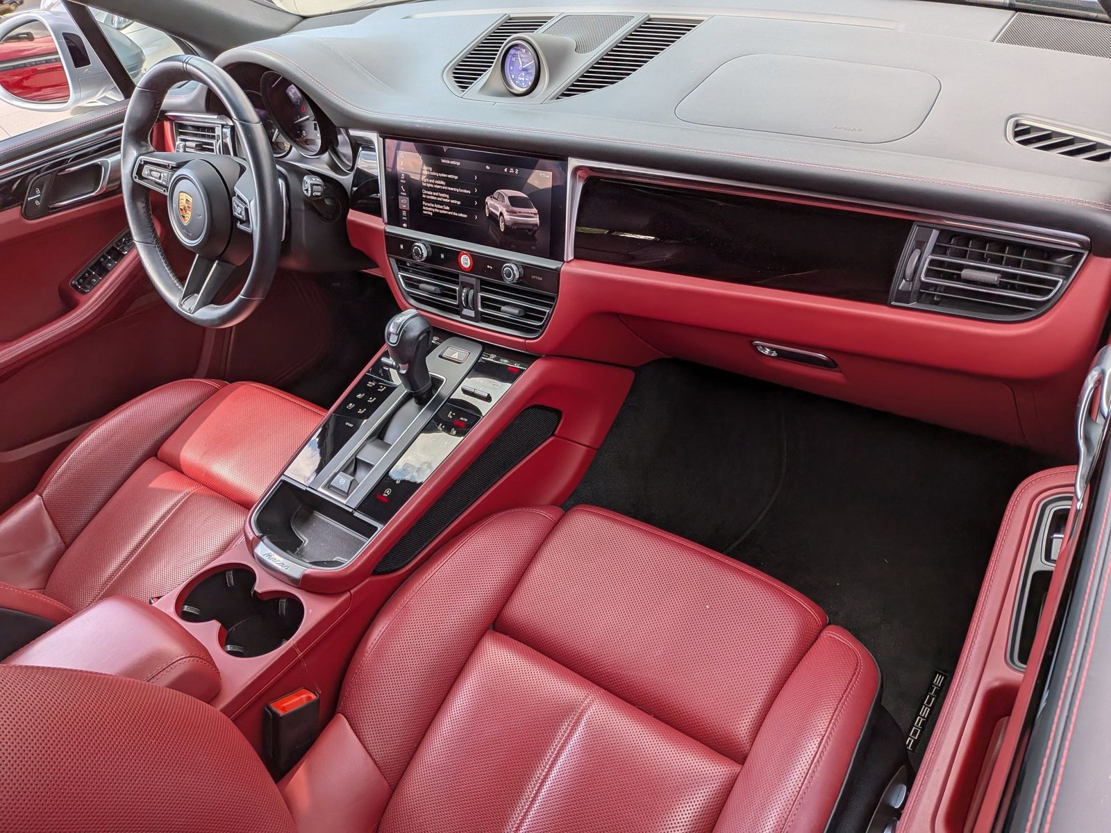 Certified 2024 Porsche Macan image 26