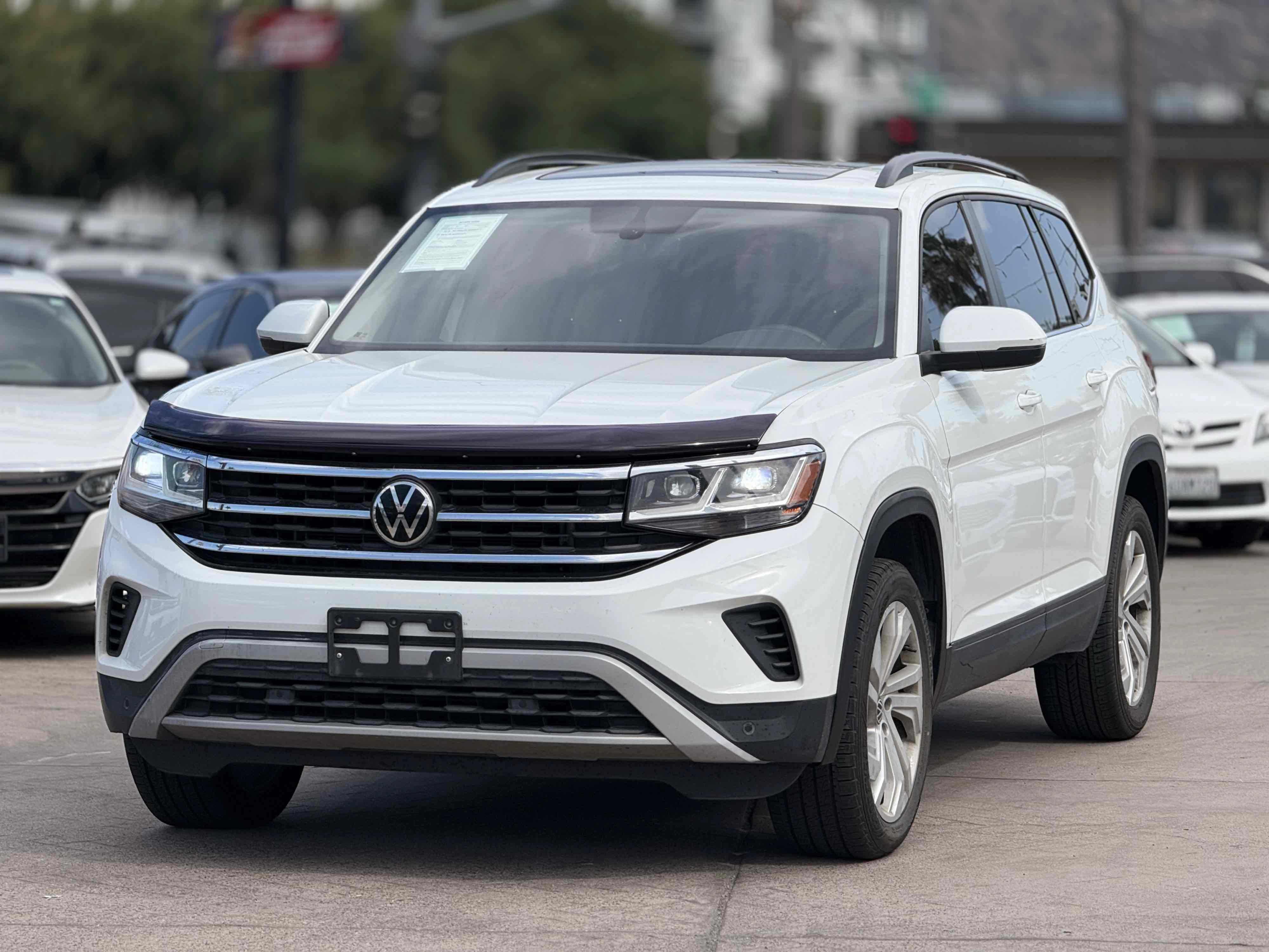Used 2021 Volkswagen Atlas SE w/ Panoramic Sunroof Package FWD image 3