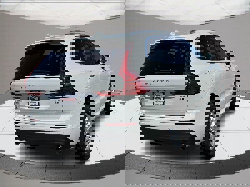 Used 2020 Volvo XC60 T5 Momentum image 3