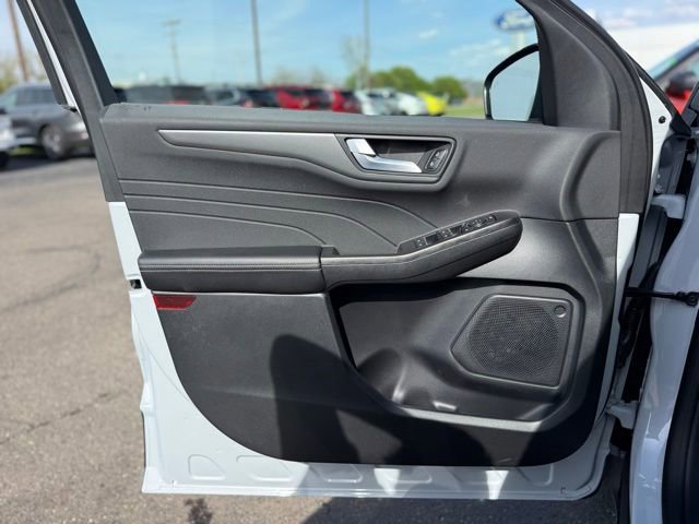 Used 2026 Ford Escape SE w/ Class II Trailer Tow Package FWD image 11