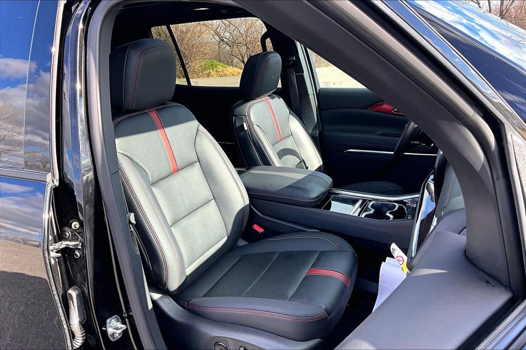 Used 2024 Chevrolet Traverse RS w/ LPO, Floor Liner Package AWD/4WD image 10