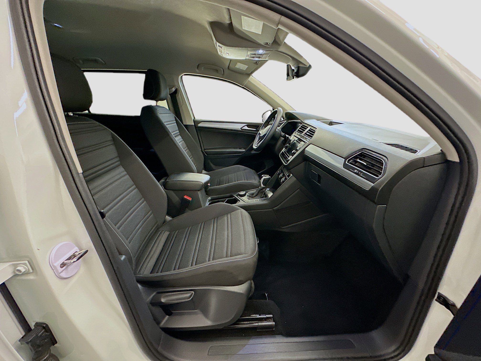 Used 2024 Volkswagen Tiguan S image 31