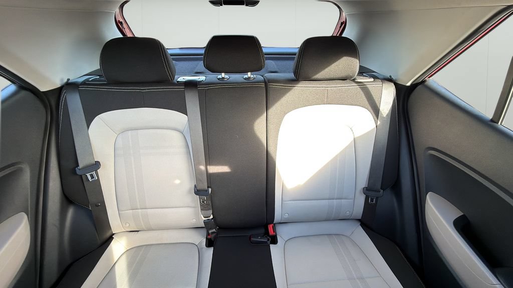 Used 2025 Hyundai Venue SEL FWD image 11