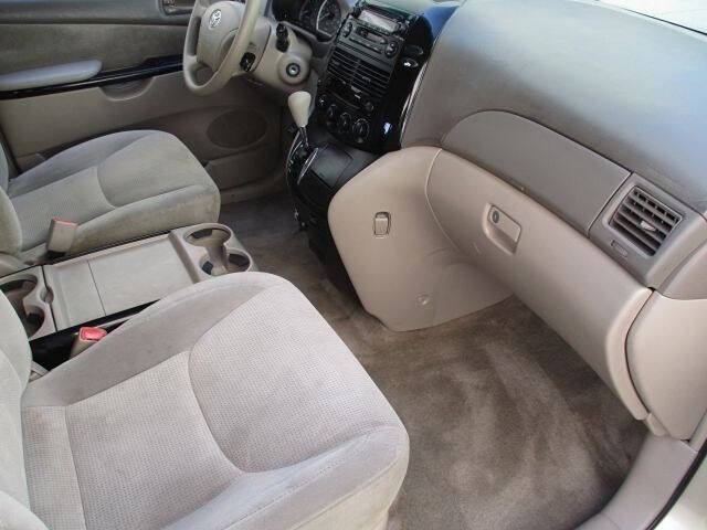 Used 2005 Toyota Sienna LE FWD image 9
