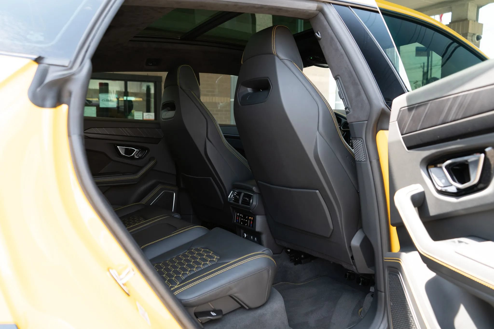 Used 2021 Lamborghini Urus AWD/4WD image 61