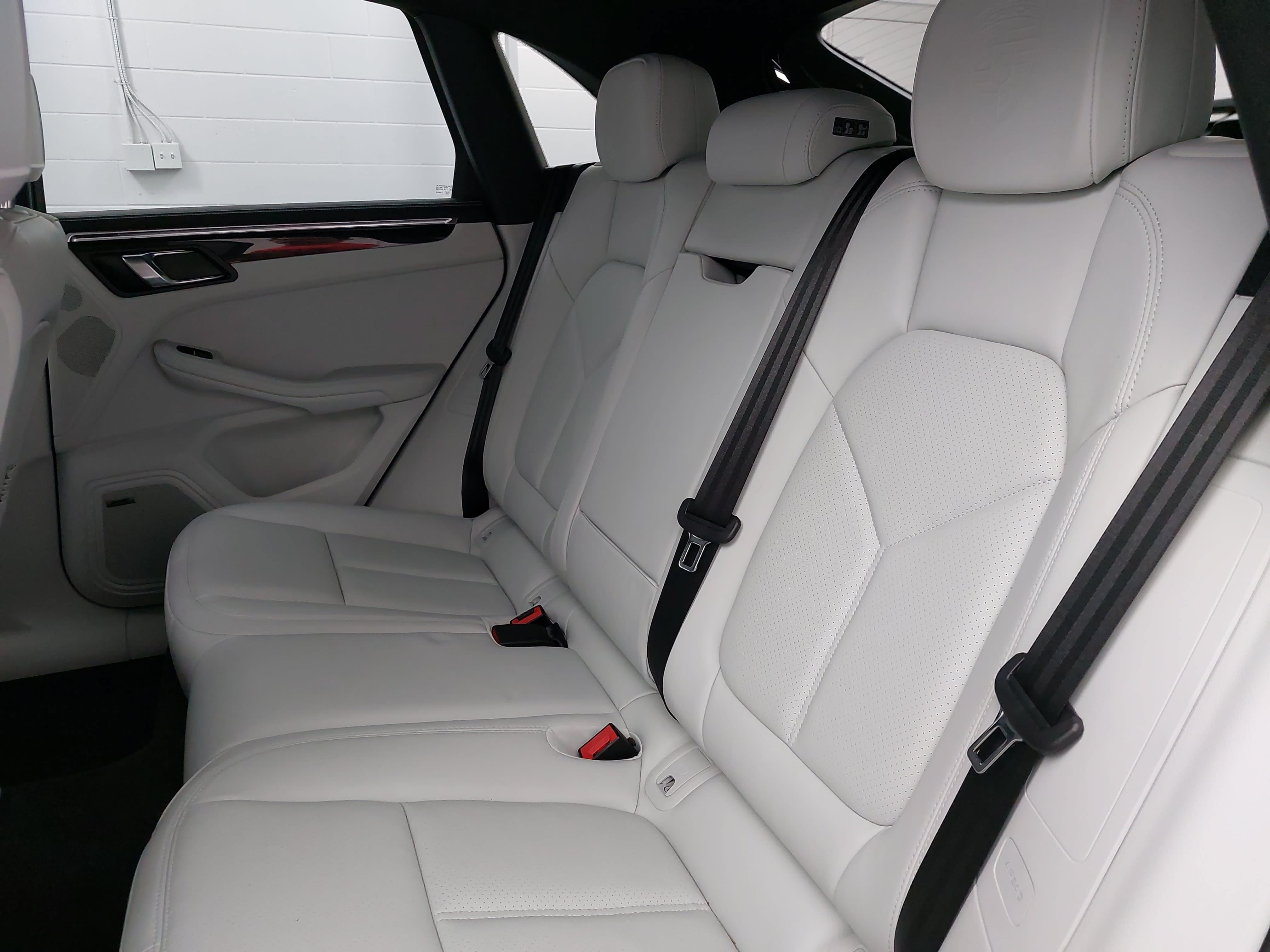 Certified 2026 Porsche Macan AWD/4WD image 16
