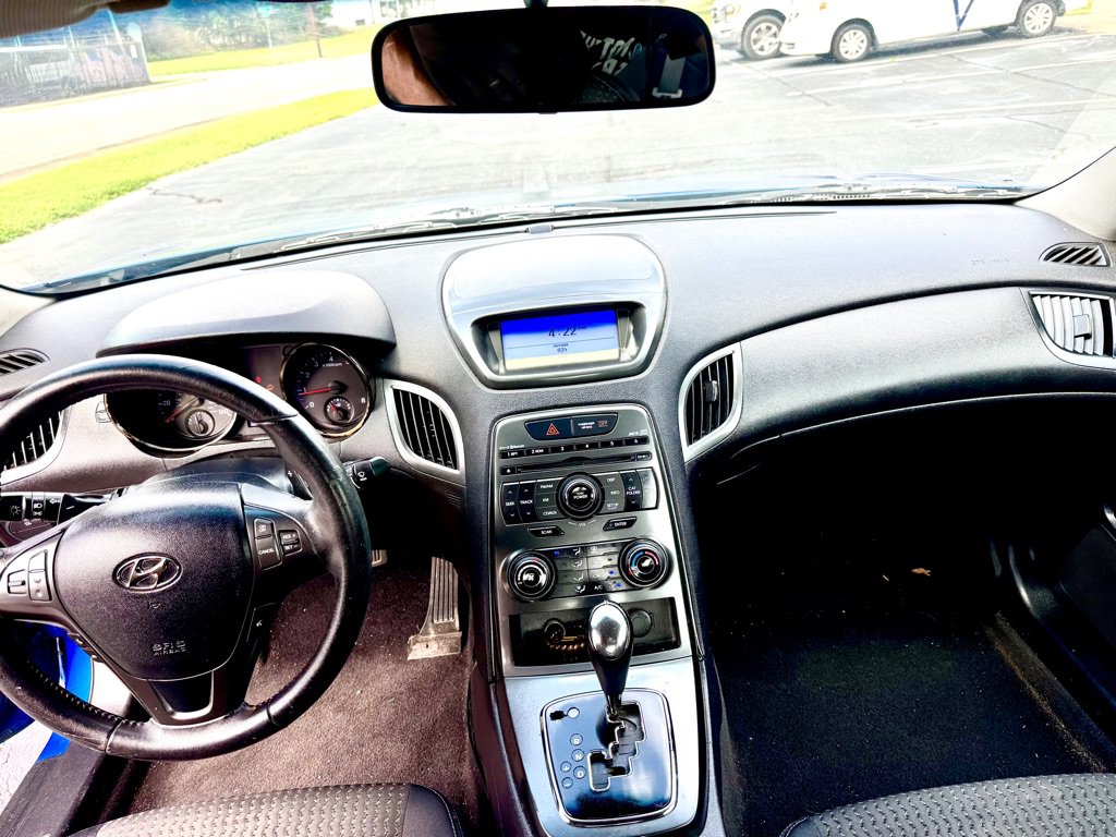 Used 2012 Hyundai Genesis 2.0T RWD image 9