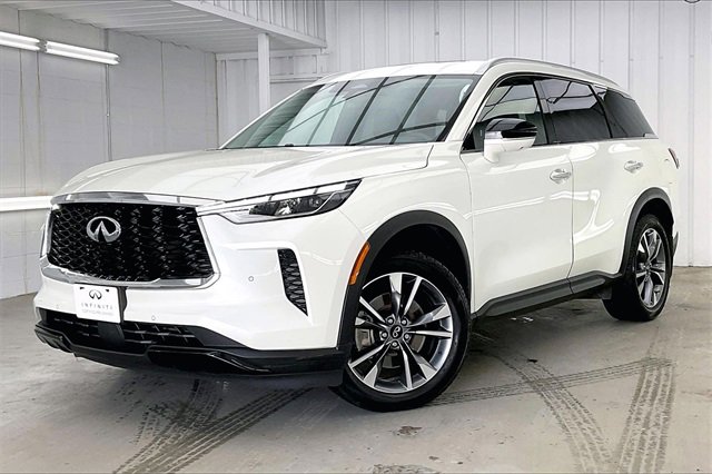 Used 2023 INFINITI QX60 Luxe image 2