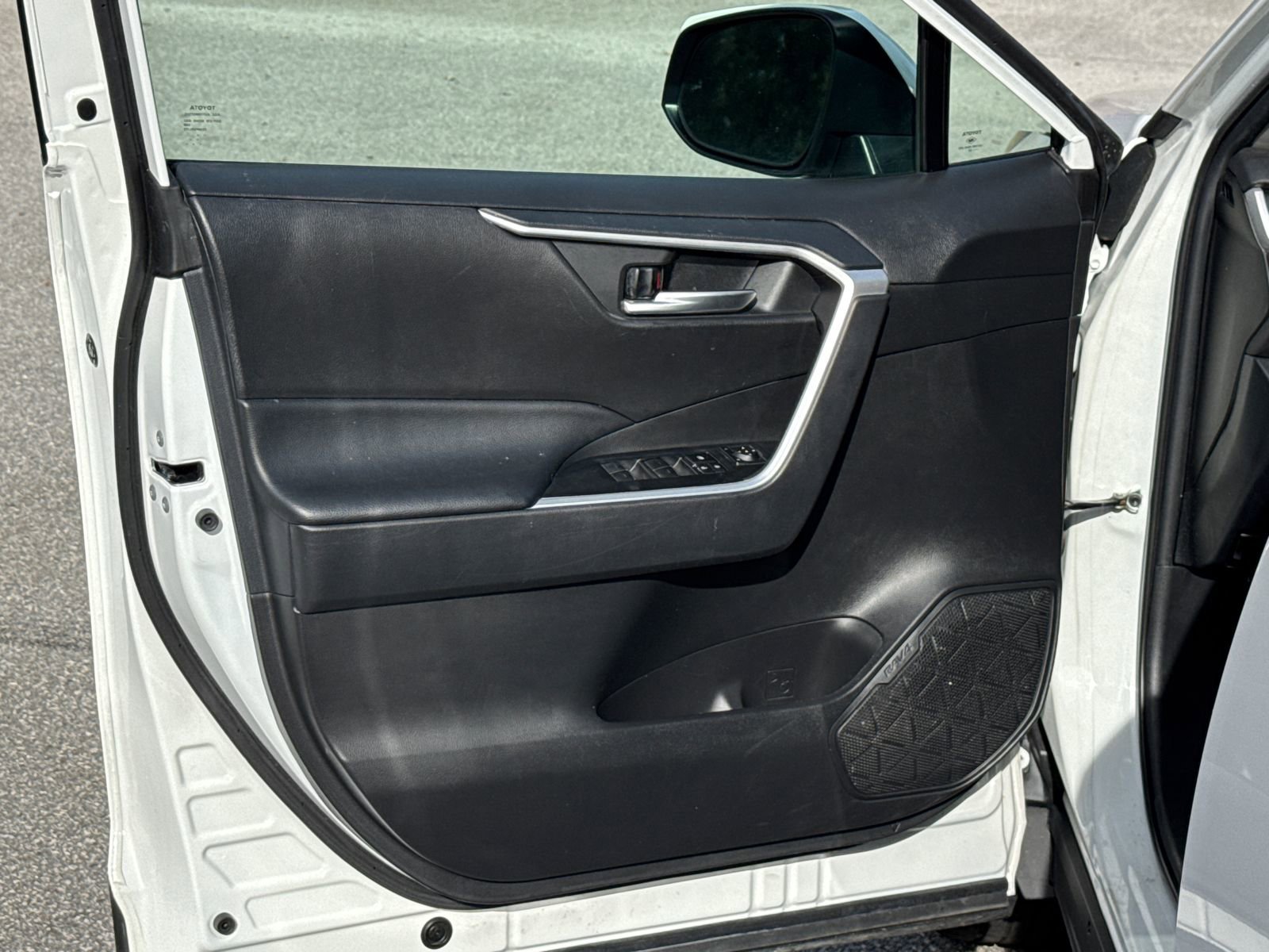 Used 2023 Toyota RAV4 XLE image 10