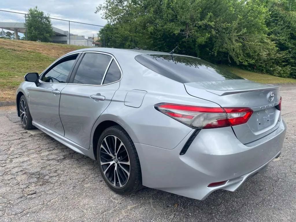 Used 2018 Toyota Camry SE FWD image 7