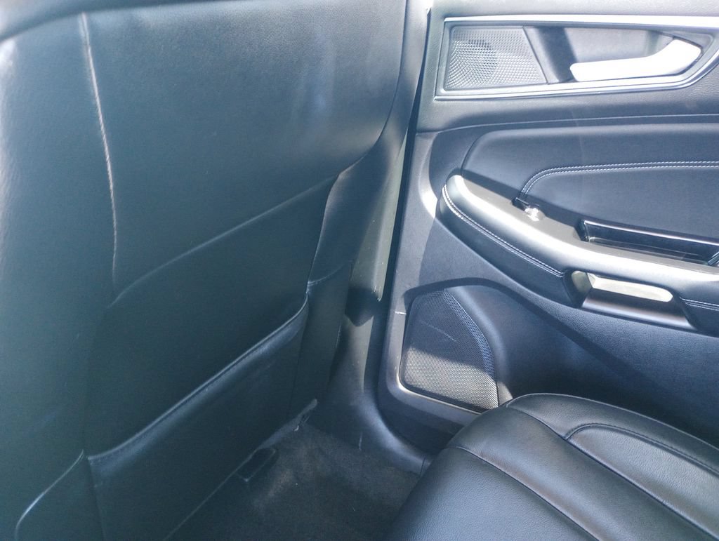 Used 2020 Ford Edge Titanium FWD image 19