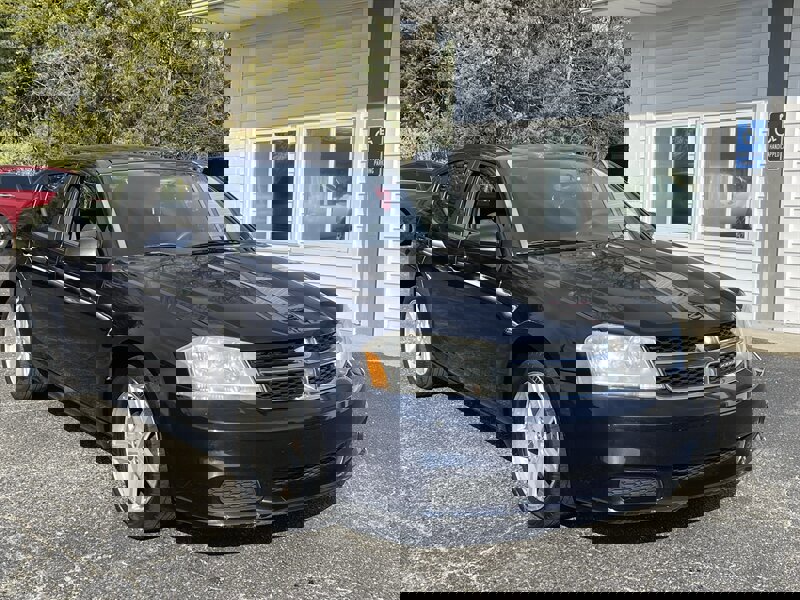 Used 2012 Dodge Avenger SXT image 2