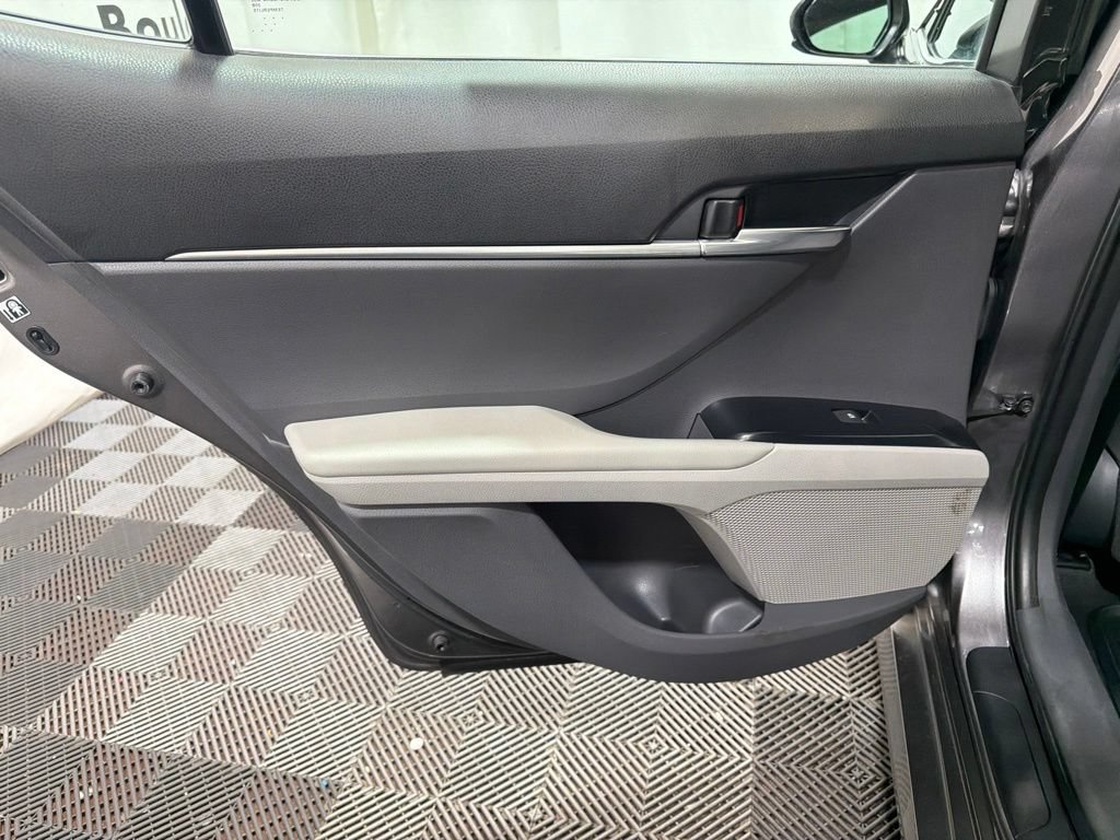 Used 2018 Toyota Camry LE FWD image 17