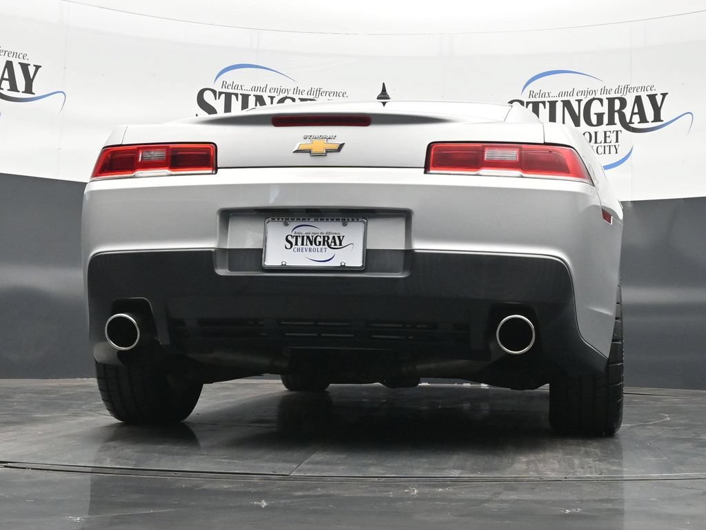 Used 2015 Chevrolet Camaro LT RWD image 31