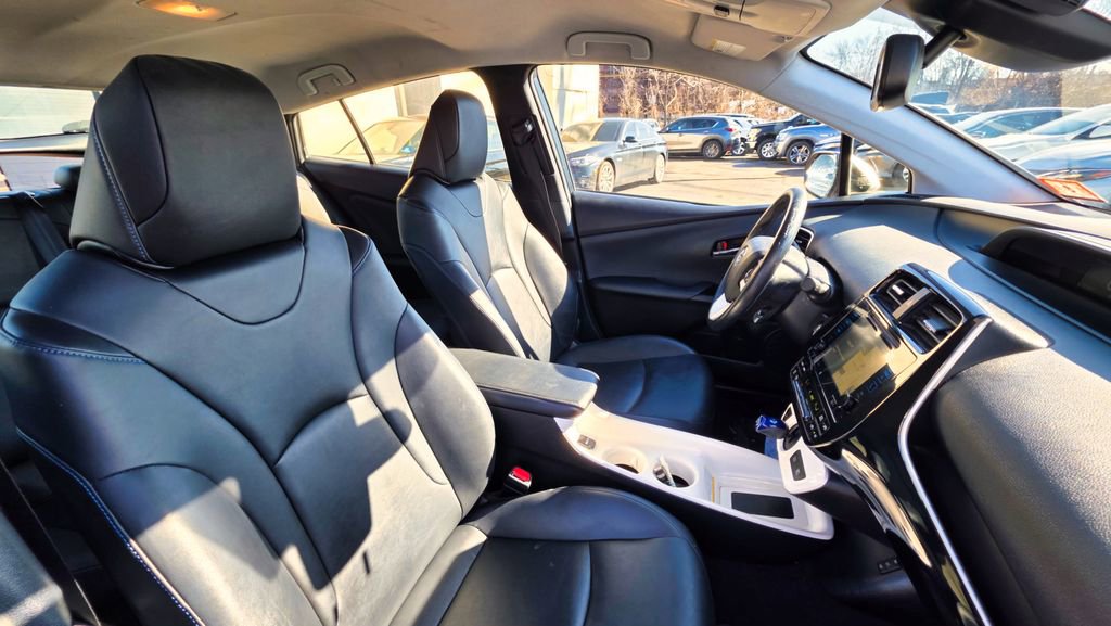 Used 2016 Toyota Prius Four Touring w/ Four Season Floor Mat Package image 39